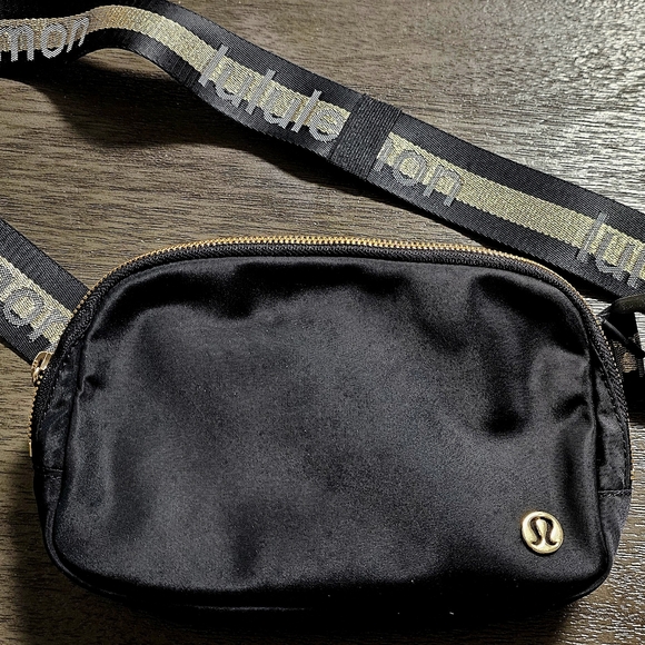 lululemon athletica Handbags - Lululemon